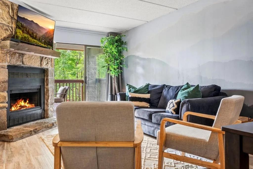 Views & Fireplace - Minutes To Gburg And Ober - Condo Gatlinburg Exterior foto