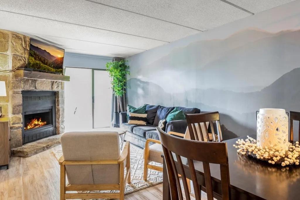 Views & Fireplace - Minutes To Gburg And Ober - Condo Gatlinburg Exterior foto